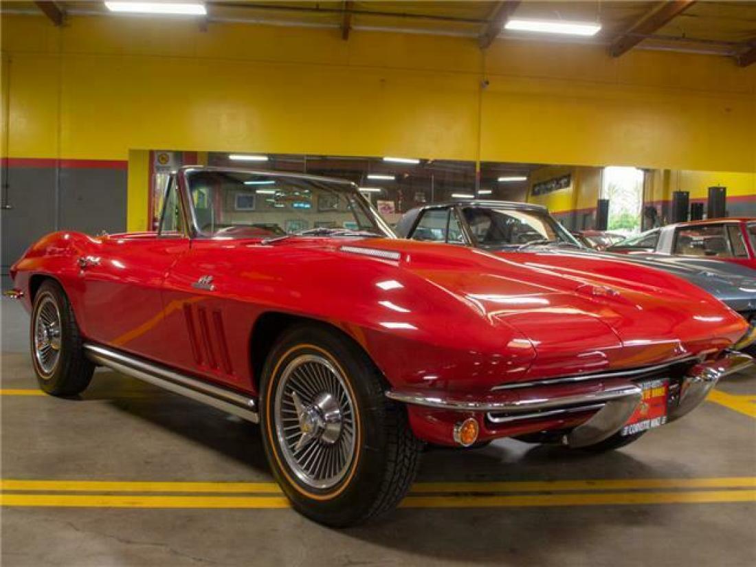1965 Chevrolet Corvette Convertible - photo 2