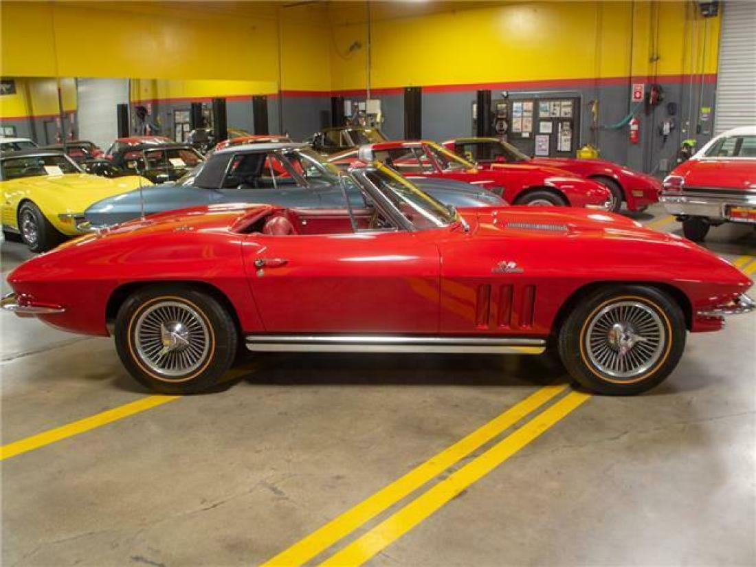 1965 Chevrolet Corvette Convertible - photo 9