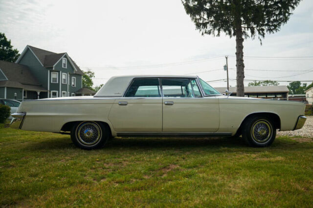 1965 Chrysler Imperial Sedan - photo 10