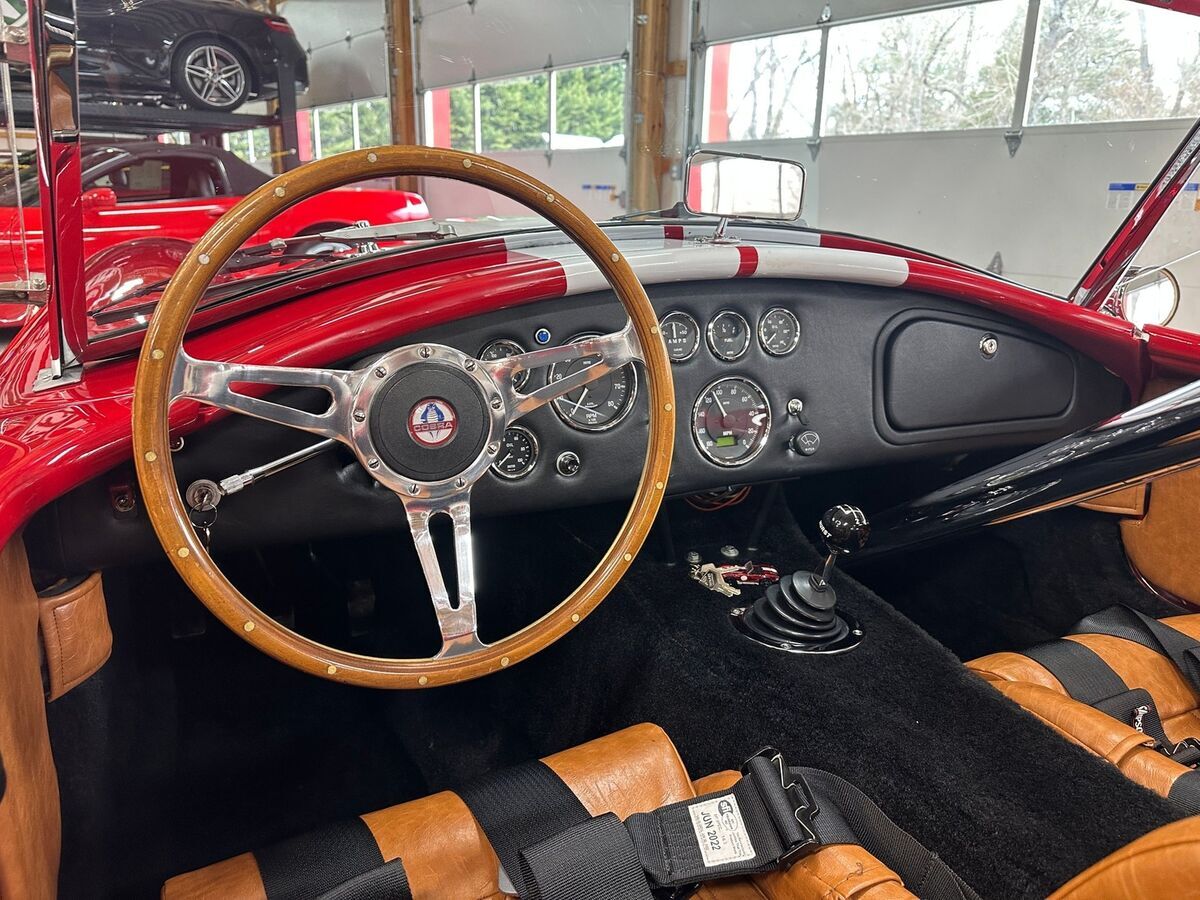 1965 Shelby Cobra 351 V8 4spd Replica Red/White - photo 7