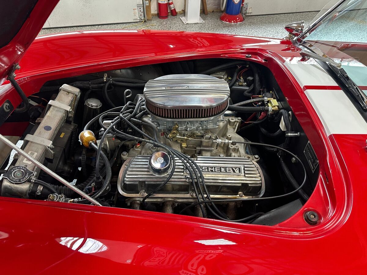 1965 Shelby Cobra 351 V8 4spd Replica Red/White - photo 8