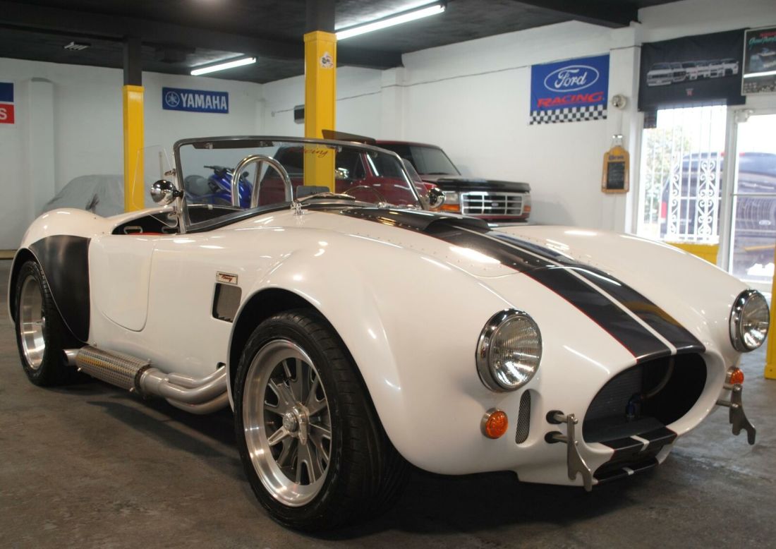 1965 SHELBY COBRA 427 ROADSTER REPLICA, JUST 300 MILES, BRAND NEW, NO RESERVE. 1965 Shelby Cobra Replica Roadster