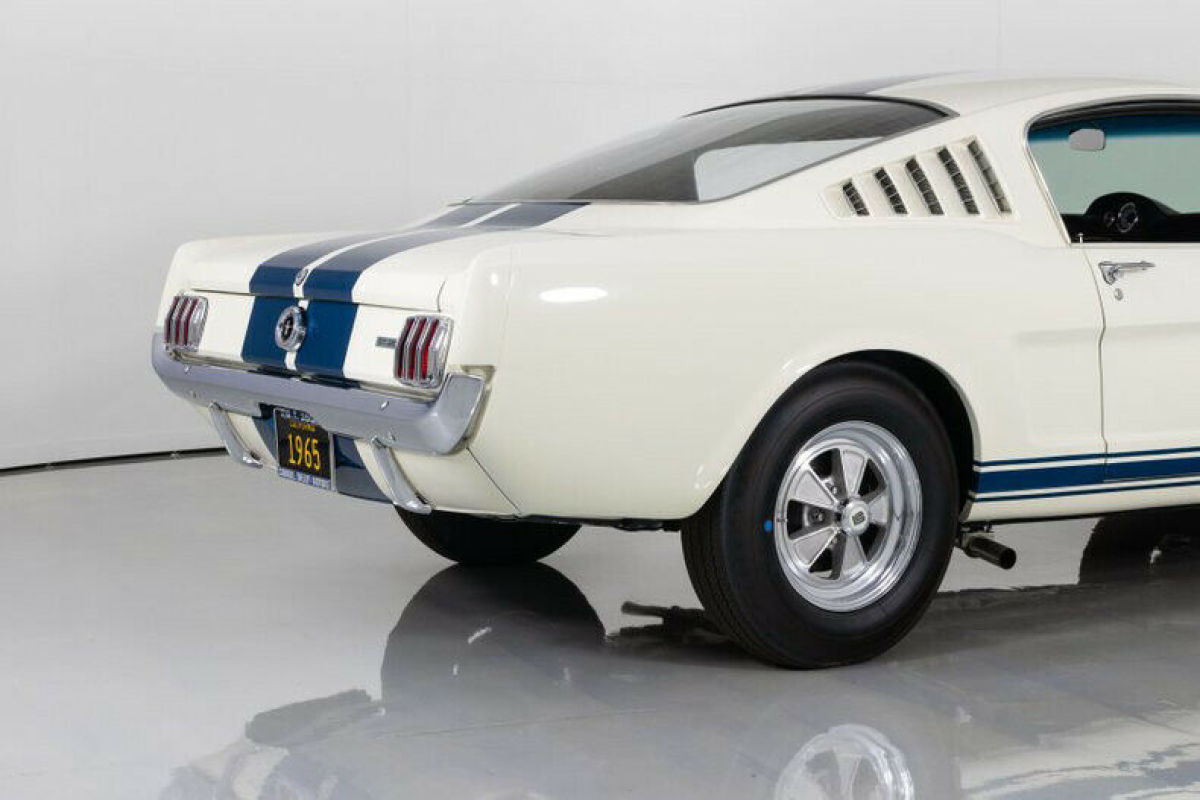 1965 Shelby GT350 - photo 11