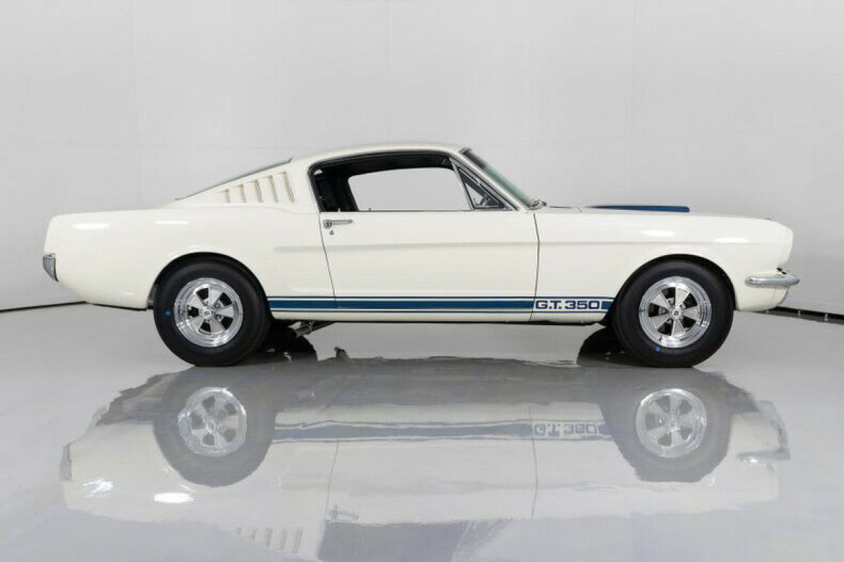 1965 Shelby GT350 - photo 12