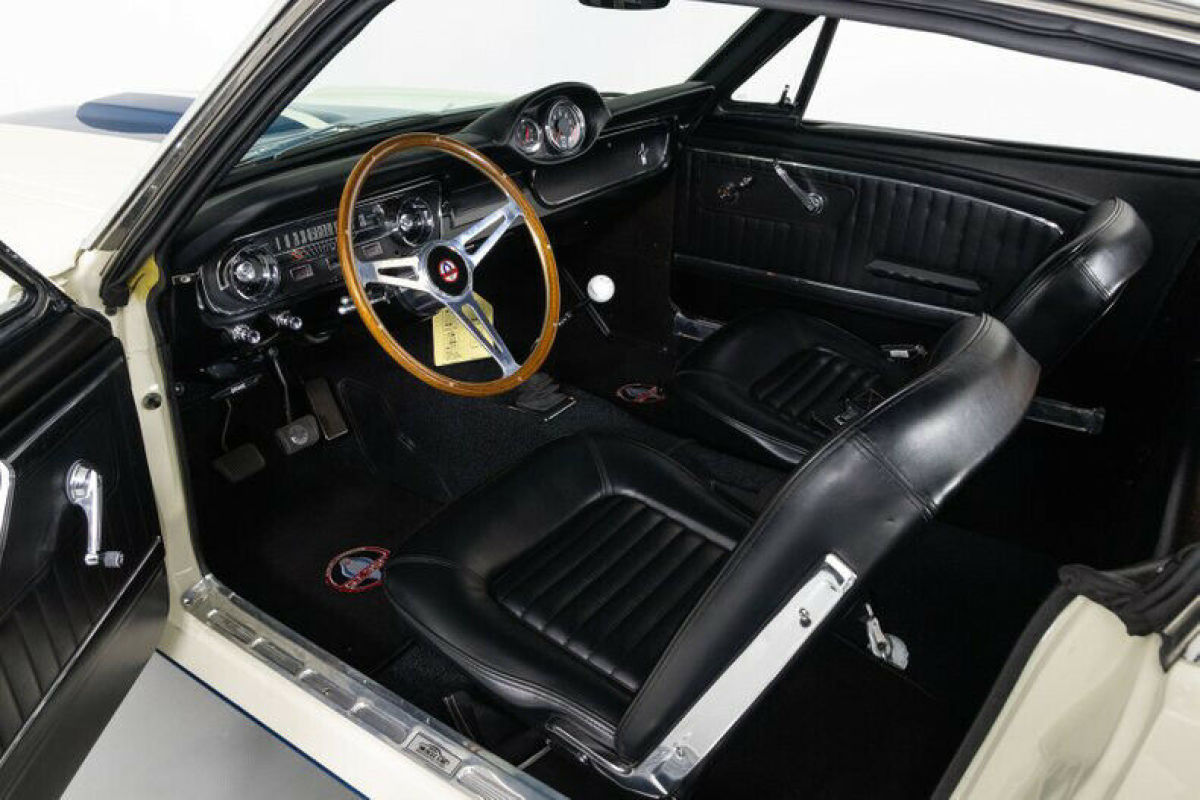 1965 Shelby GT350 - photo 2