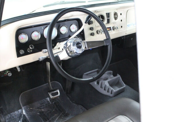1965 Chevrolet Suburban - photo 12