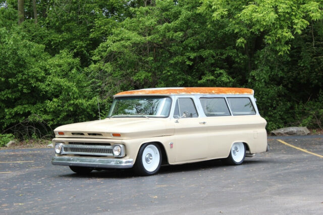 1965 Chevrolet Suburban - photo 2