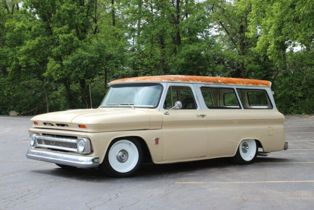 1965 Chevrolet Suburban - photo 3