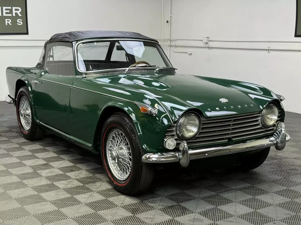 1965 TRIUMPH TR4A LIVE AXLE CONVERTIBLE. BRITISH RACING GREEN. 4-SPEED OVERDRIVE 1965 Triumph Other