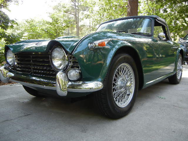 1965 Triumph TR4A, restored, British Racing Green, convertible 1965 Triumph TR4A