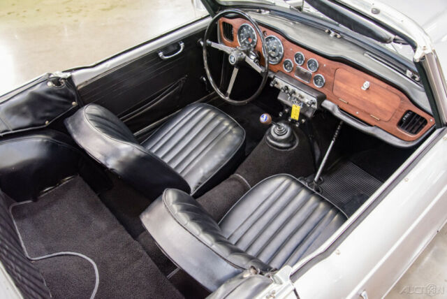 1965 Triumph TR4 - photo 11
