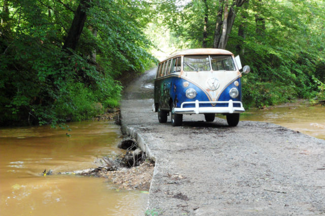 1965 Volkswagen Bus/Vanagon deluxe 13 window - photo 2