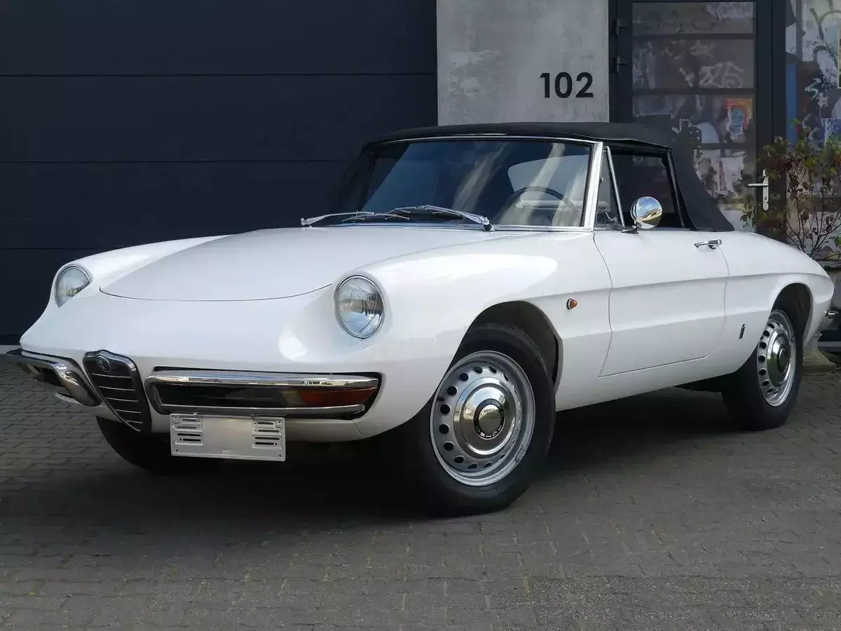 1966 Alfa Romeo Spider 1600 Duetto 1966 Alfa Romeo Spider 1600 Duetto, 58,720 MILES