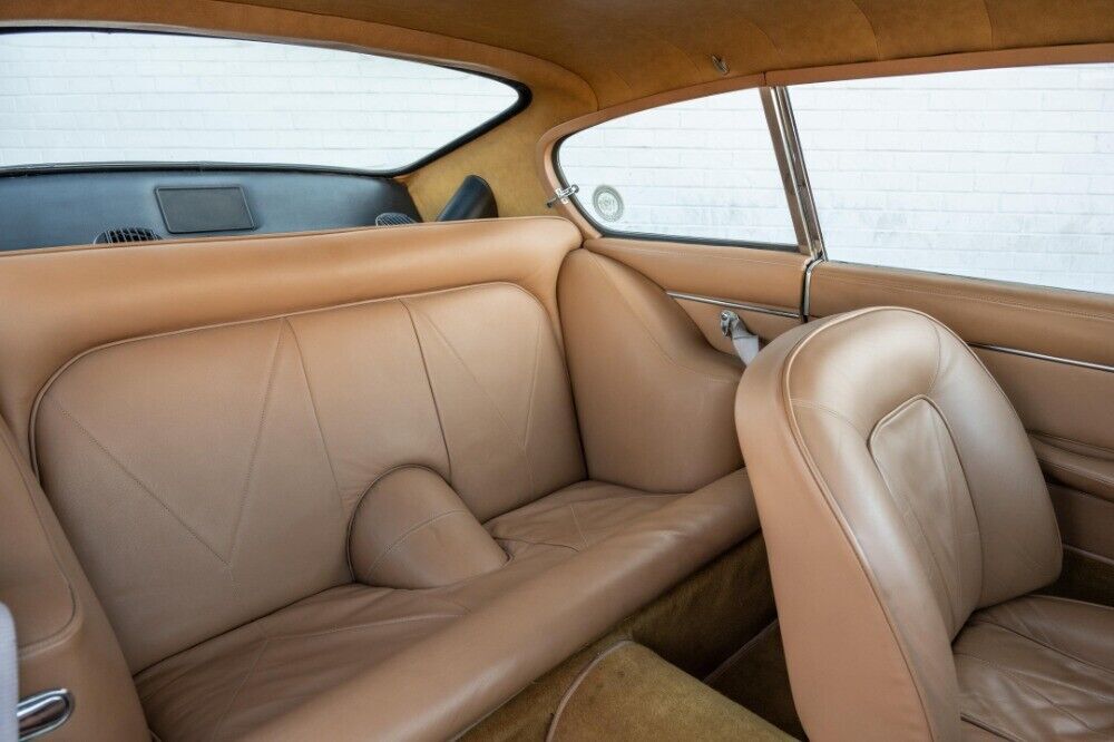 1966 Aston Martin DB6 - photo 7