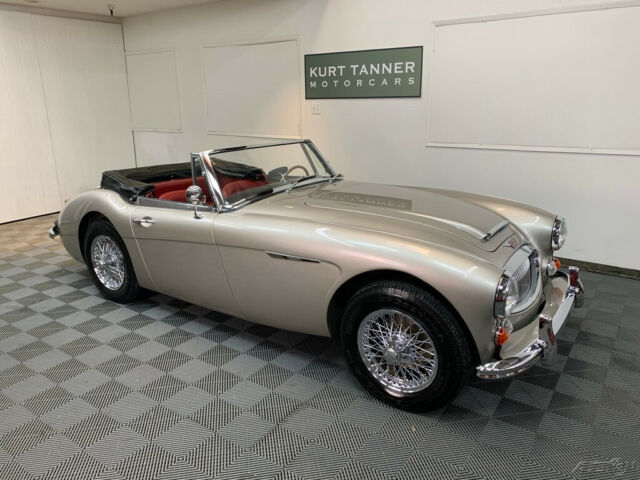 1966 AUSTIN HEALEY 3000 BJ8. GOLD / RED. EXCELLENT, GROUND-UP, NUT AND BOLT. 1966 Austin Healey 3000 1966 AUSTIN HEALEY 3000 BJ8. CONCOURS STANDARD
