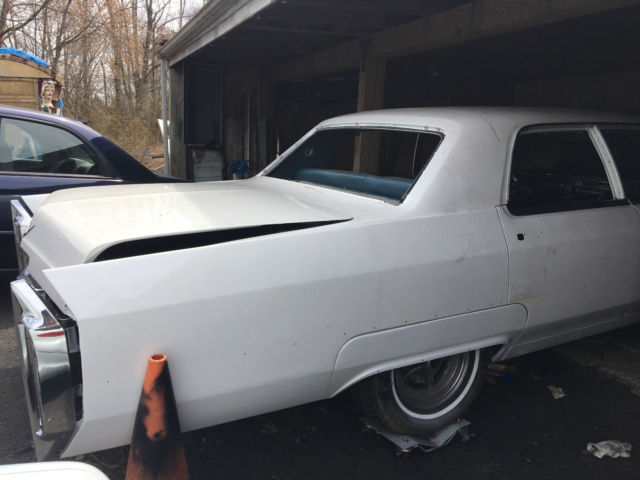 1966 Cadillac DeVille sedan - photo 2