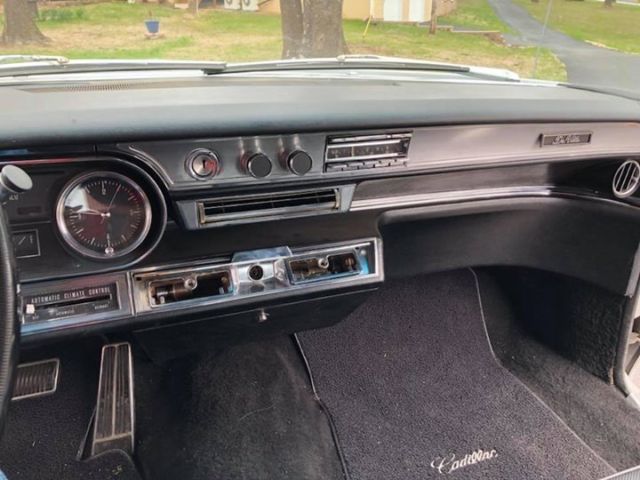 1966 Cadillac DeVille Hardtop Sedan - photo 4