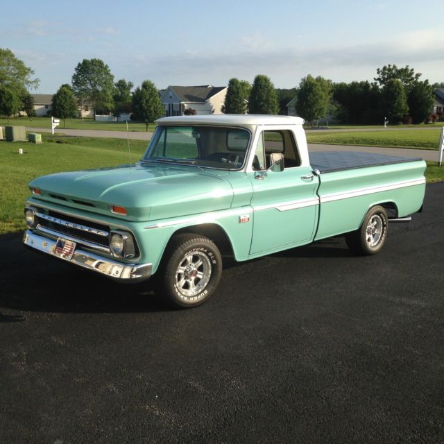 1966 Chevrolet C10 Long bed Fleetside custom pick up truck 1966 Chevrolet C-10