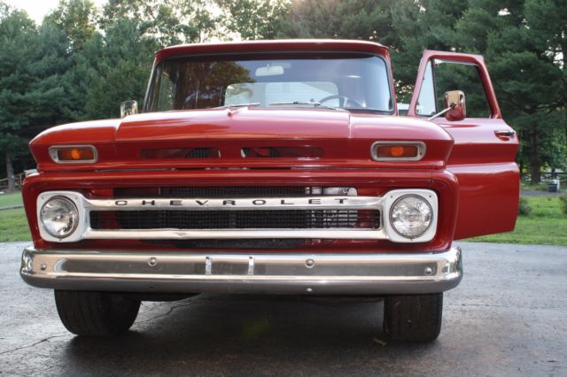 1966 Chevrolet C10 Pickup Truck, Fleetside body, 350 V8 Chevy Engine 1966 Chevrolet C-10