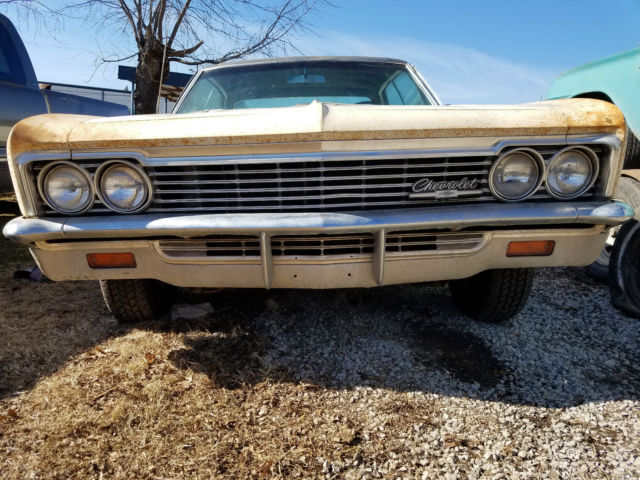 1966 Chevrolet Caprice Base Hardtop 4-Door - photo 2