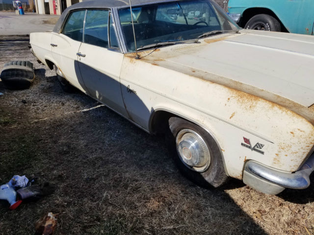 1966 Chevrolet Caprice Base Hardtop 4-Door - photo 4