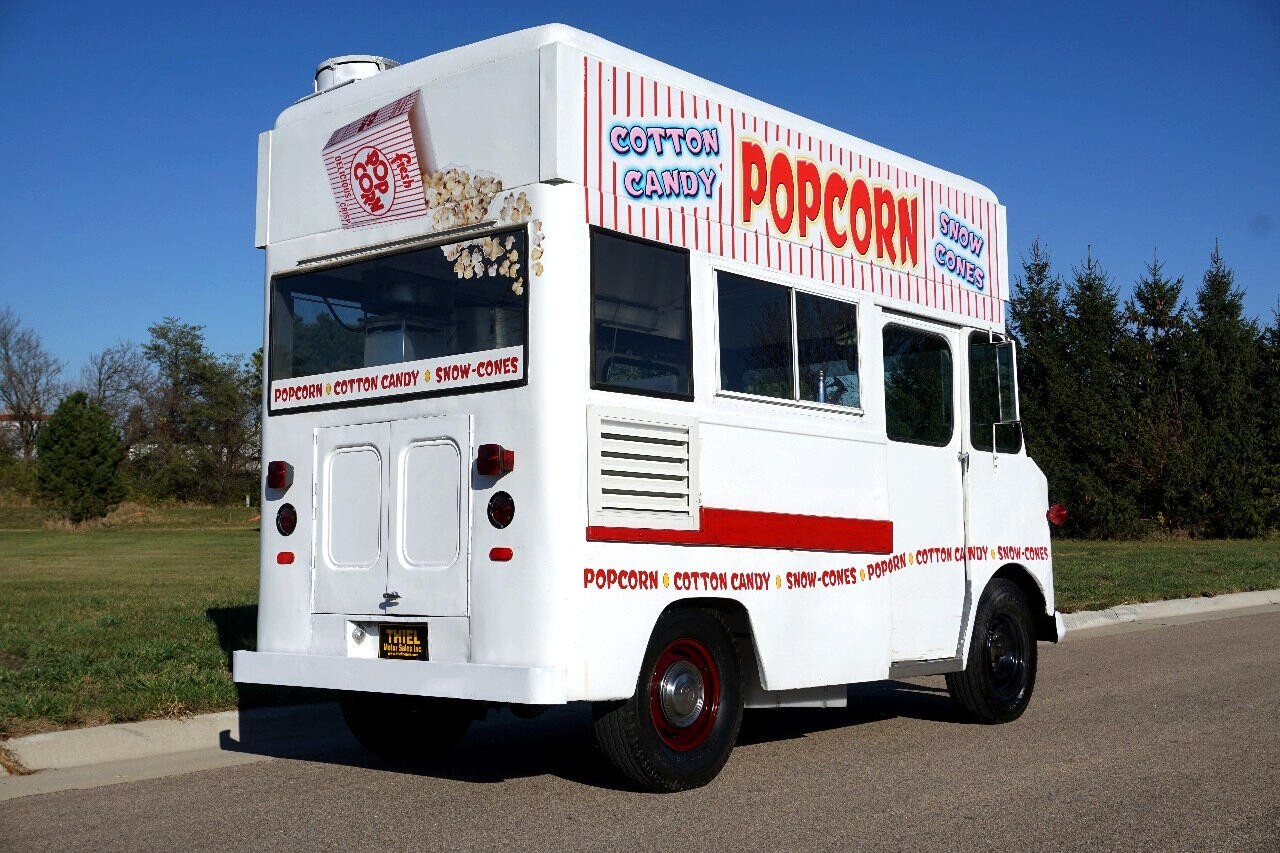 1966 Chevrolet Chevy Van Classic High-Top Nostalgic Concessions Van - photo 9