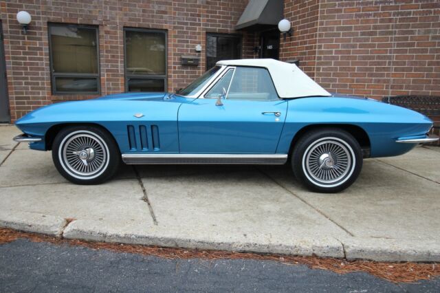 1966 Chevrolet Corvette - 350HP - Both Tops - photo 3