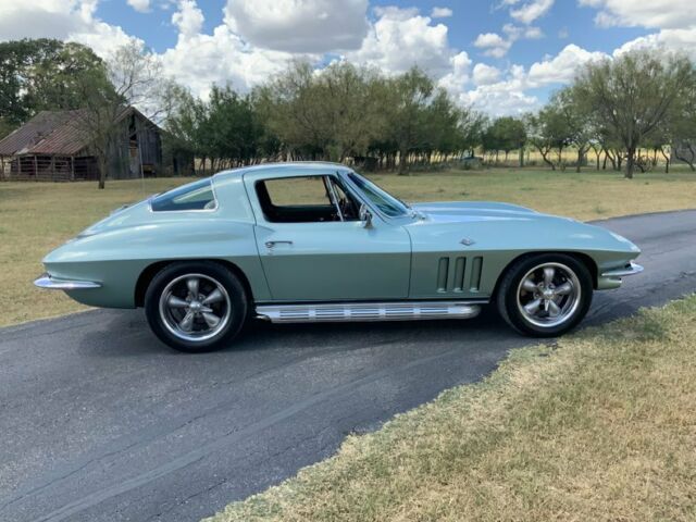 1966 Chevrolet Corvette 66 coupe 383 5spd AC Coys - photo 4