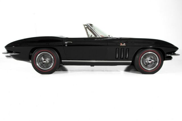 1966 Chevrolet Corvette Black/Red, 427/390, 4-Speed - photo 3