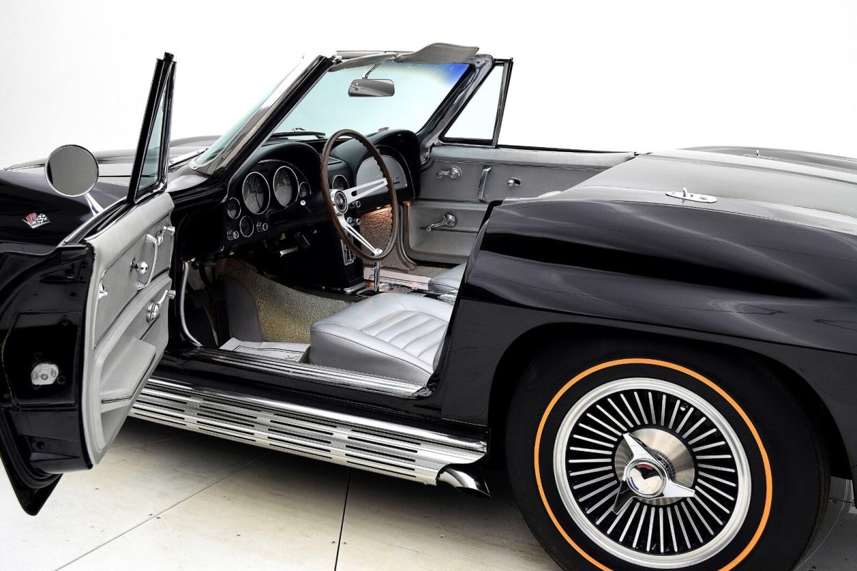 1966 Chevrolet Corvette Convertible - photo 12