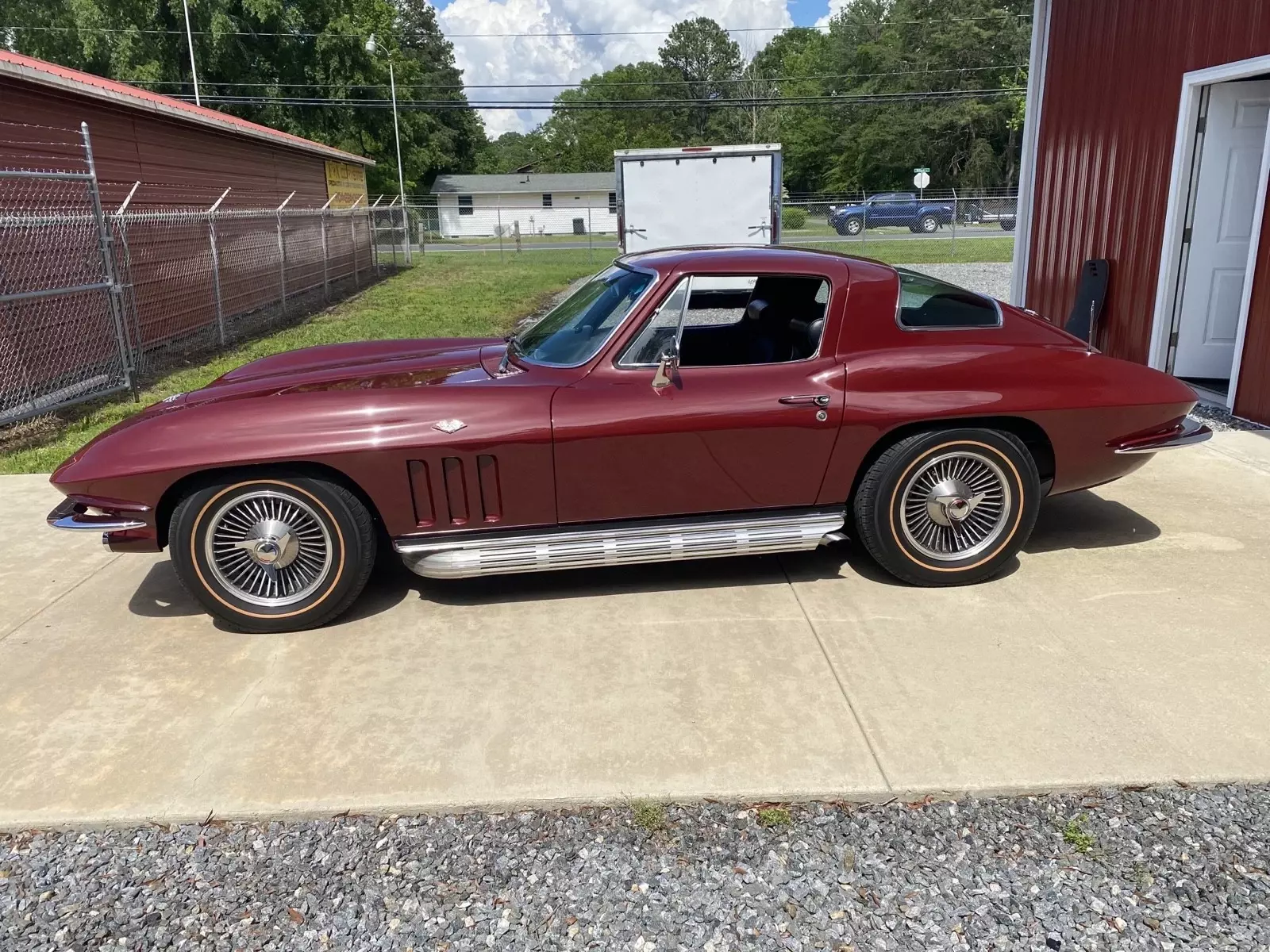 1966 Chevrolet Corvette Maroon/Black - photo 4