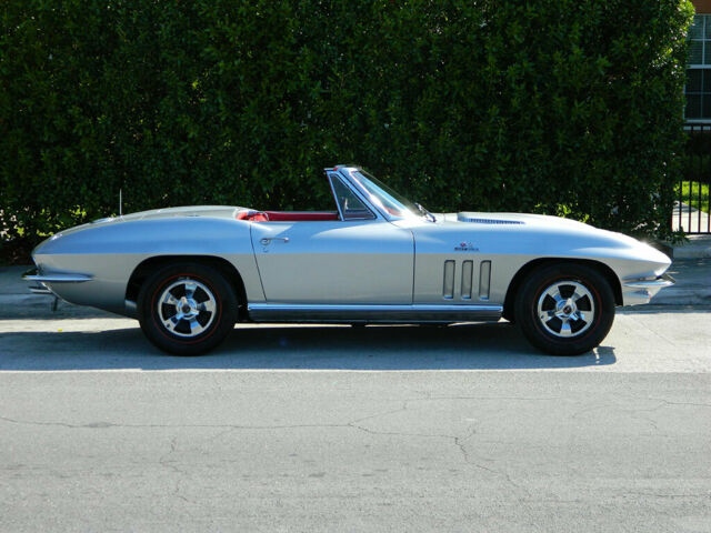1966 Chevrolet Corvette Convertible - photo 10