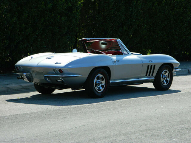 1966 Chevrolet Corvette Convertible - photo 11