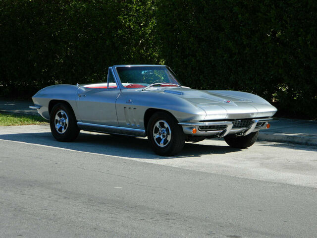 1966 Chevrolet Corvette Convertible - photo 9