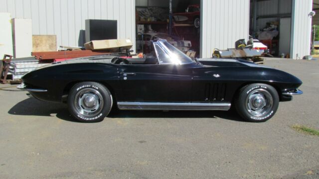 1966 Chevrolet Corvette Convertible - photo 10
