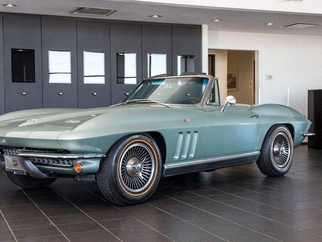 1966 Chevrolet Corvette Stingray Convertible - photo 3