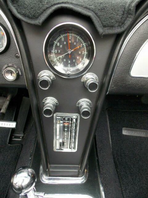 1966 Chevrolet Corvette Stingray - photo 9