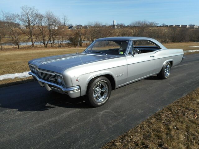 1966 Chevrolet Impala SS 29,000 orig mi, 327/275 4 spd posi 100% orig 1 repaint! 1966 Chevrolet Impala SS