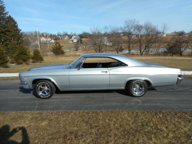 1966 Chevrolet Impala SS - photo 2