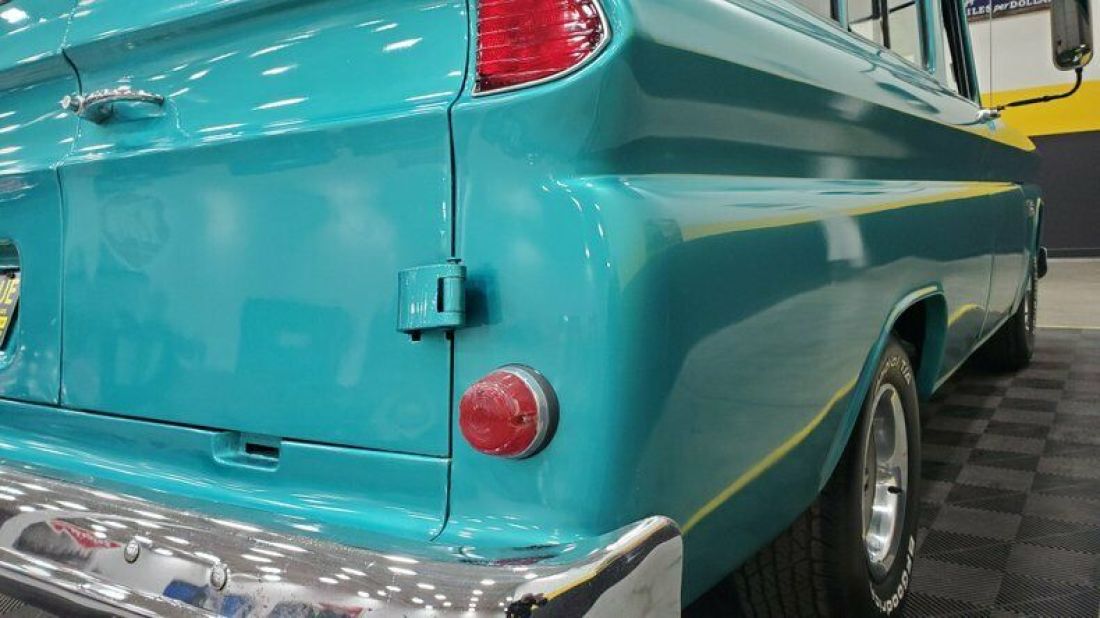 1966 Chevrolet Suburban - photo 10