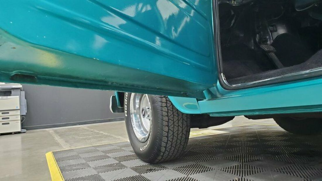 1966 Chevrolet Suburban - photo 11
