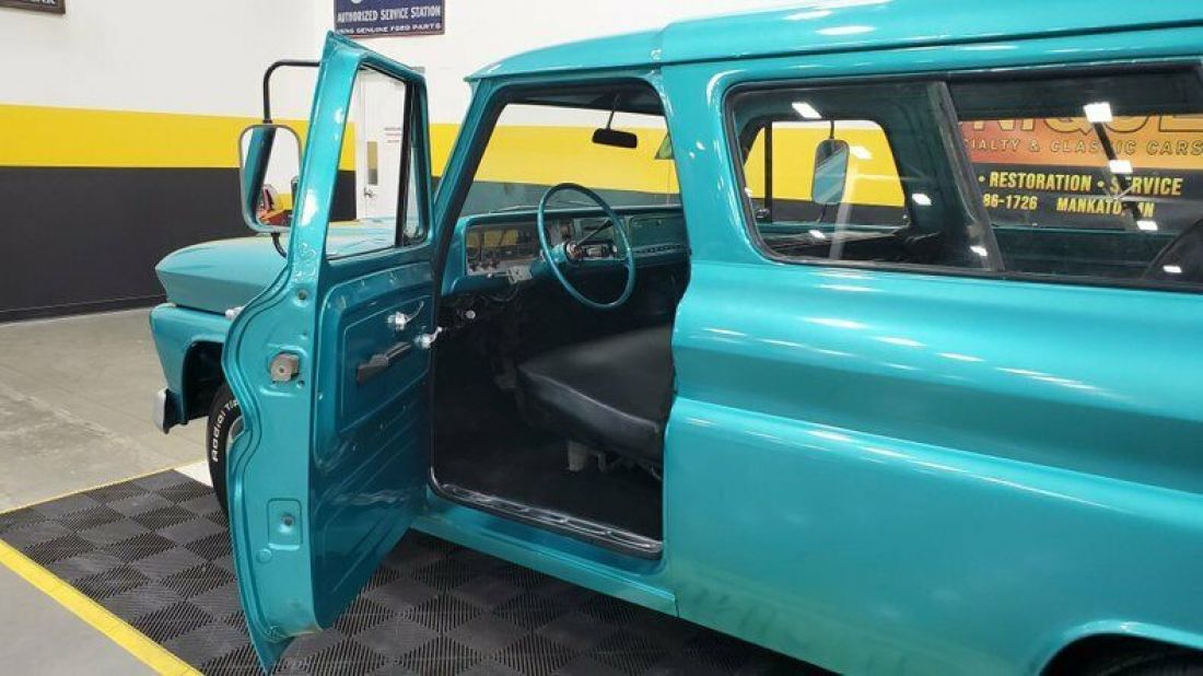 1966 Chevrolet Suburban - photo 12