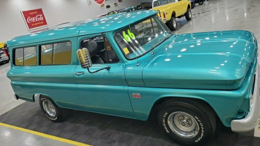1966 Chevrolet Suburban - photo 4