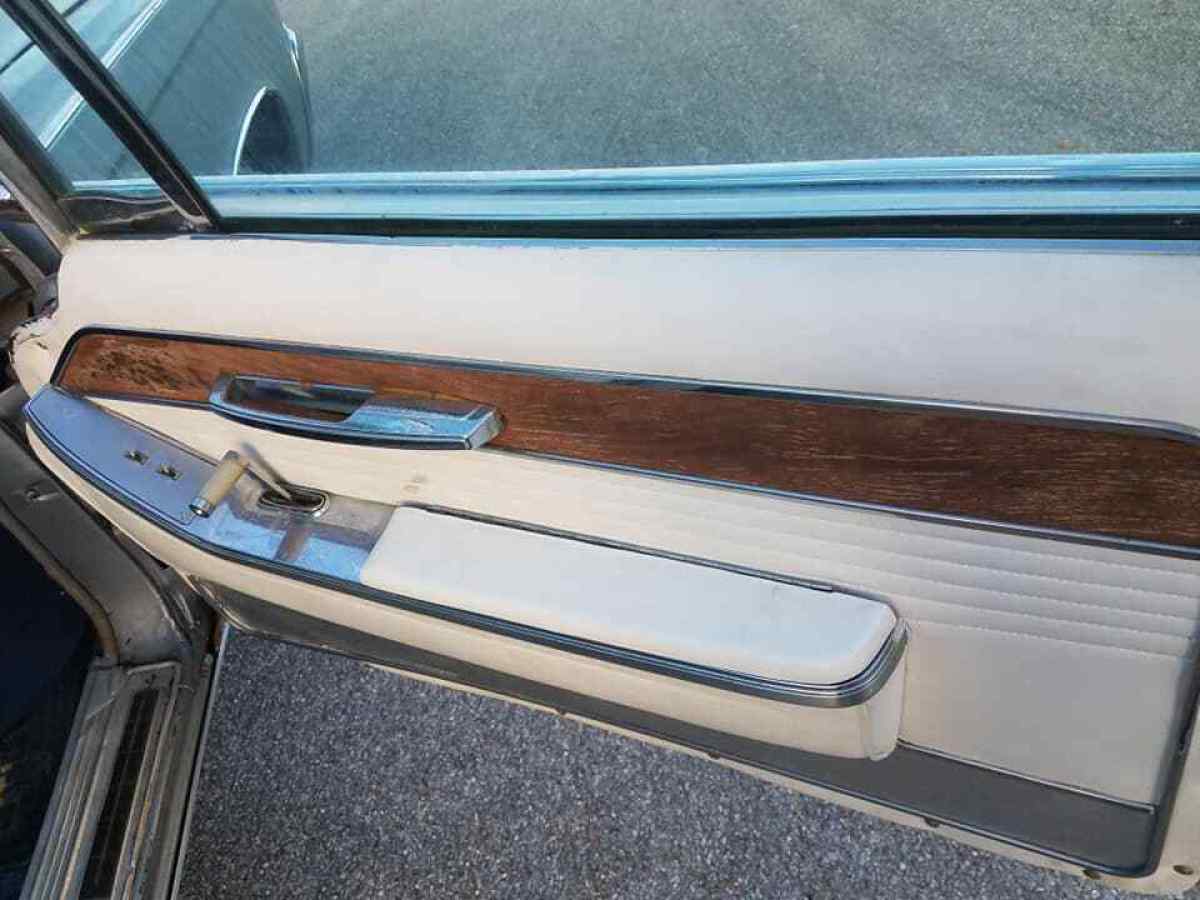 1966 Chrysler Imperial - photo 2