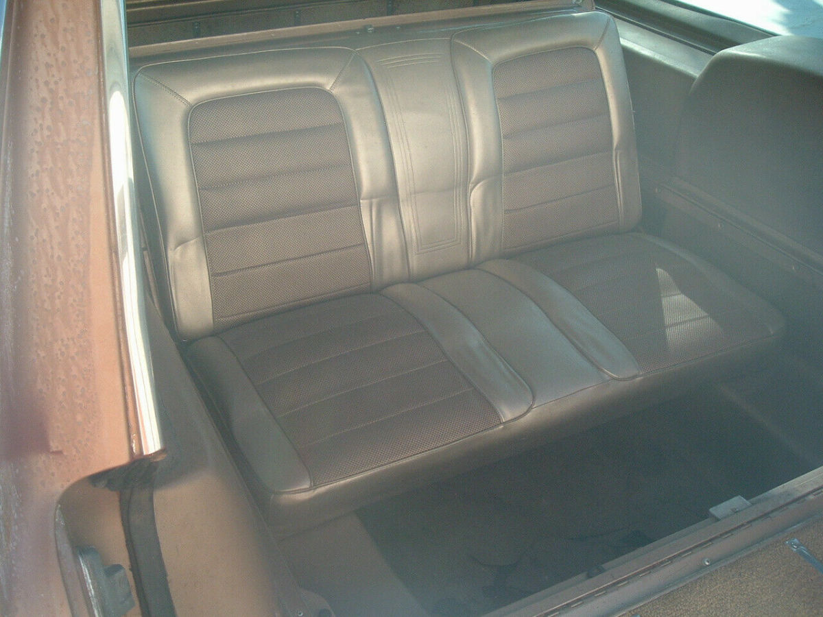 1966 Chrysler Town & Country - photo 10