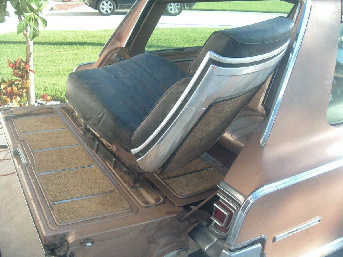 1966 Chrysler Town & Country - photo 12