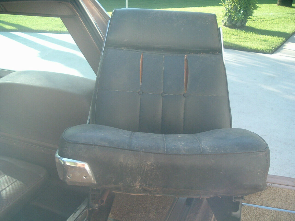 1966 Chrysler Town & Country - photo 13