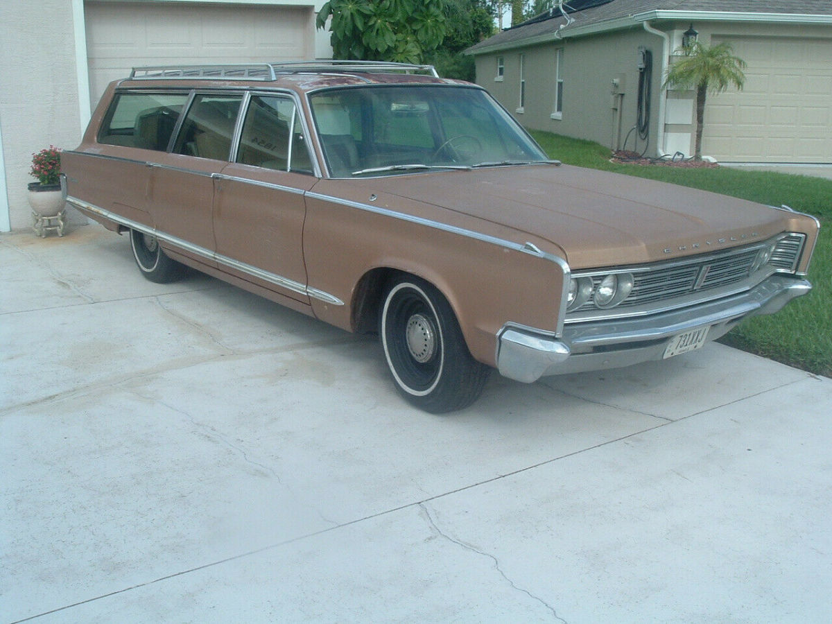 1966 Chrysler Town & Country - photo 2