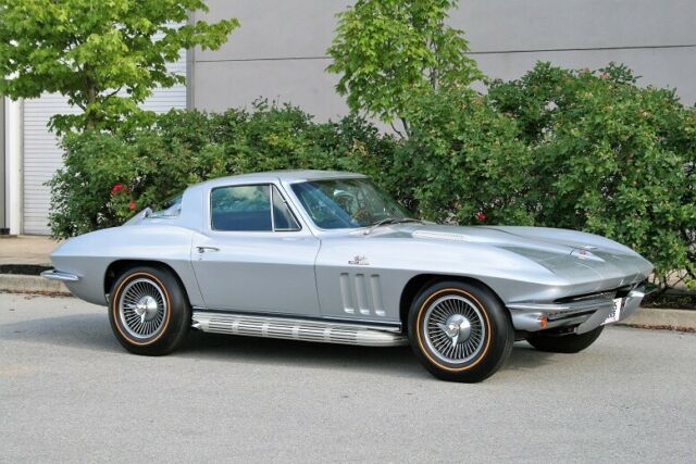 1966 Chevrolet Corvette - photo 2