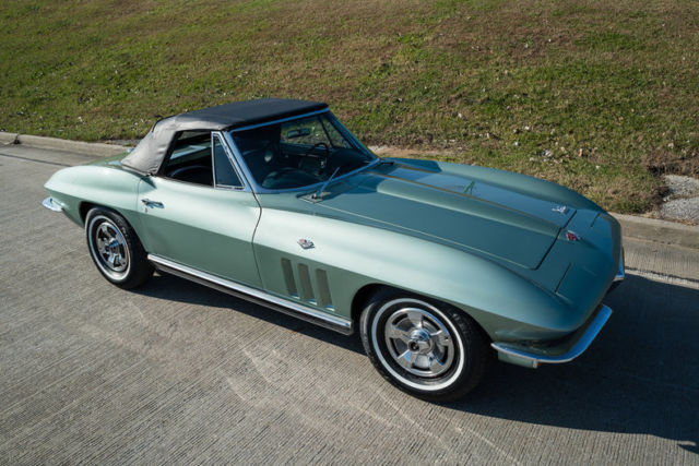 1966 Chevrolet Corvette Convertible - photo 10